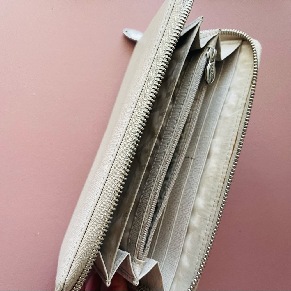 FURLA long wallet pure leather / off white / beige / zip around GUC - Picture 5 of 12